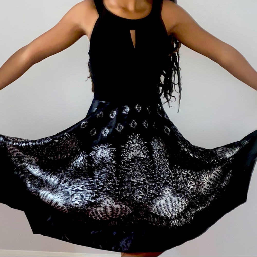 Dress. - Picture 6 of 8